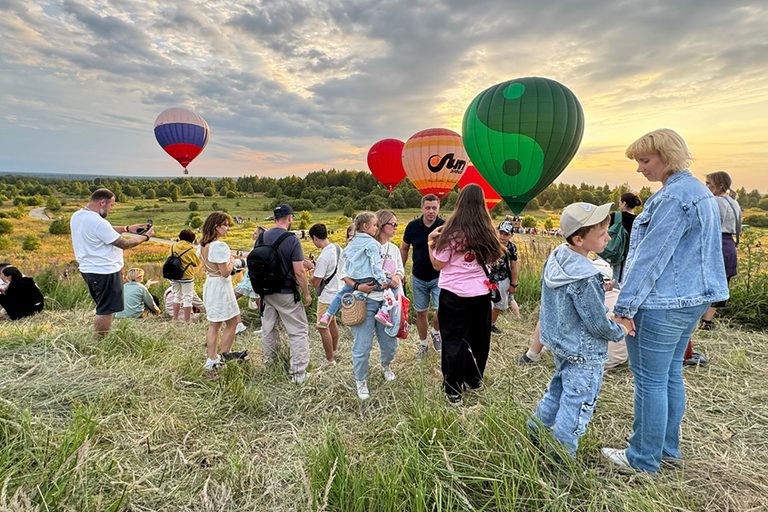 Воздушная феерия на Плещеевом озере (Ростов Великий — Переславль-Залесский, с проживанием в отеле Azimut 4* на территории проведения фестиваля Воздухоплавания, Автобусный тур, 2 дня)