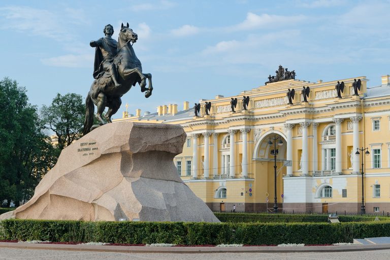 Нарядный Петербург (Петропавловская крепость, ночная теплоходная экскурсия с разводом мостов, Петергоф с экскурсией по Нижнему парку, 3 дня + ж/д, май