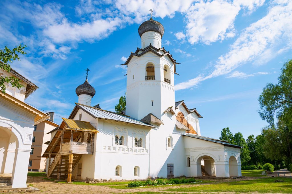 Очарование новгородской провинции (Кремлевский комплекс, Ярославово Дворище, Свято-Юрьев монастырь, Старая Русса - дом-музей Ф. М. Достоевского, пешеходная прогулка, 2 дня + ж/д, праздничный заезд)