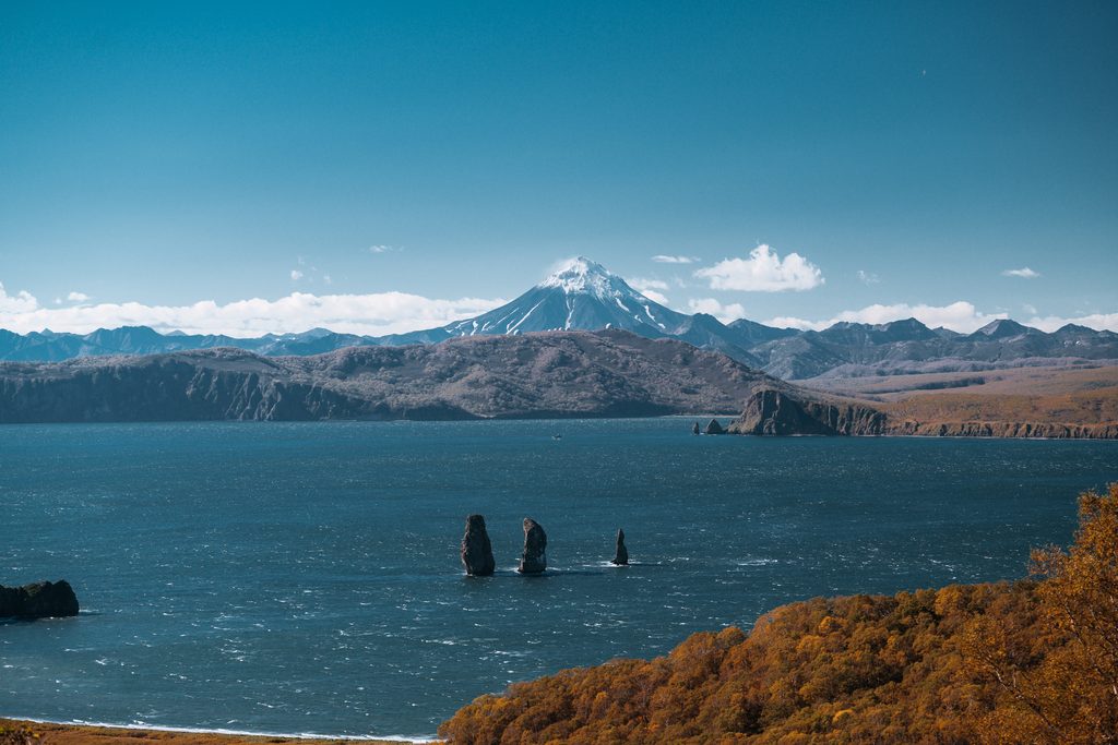 Осень на Камчатке (термальные источники, морская прогулка к острову Старичков, озеро Толмачева, перевал Вилючинский, горный массив Вачкажец, мыс Маячный, 7 дней + авиа, сентябрь