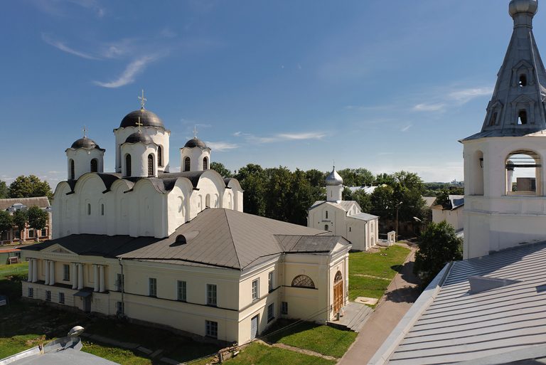 Новгородские сказания (Кремлевский комплекс, Ярославово дворище, Свято-Юрьев монастырь, музей деревянного зодчества, 2 дня + ж/д, праздничные заезды)