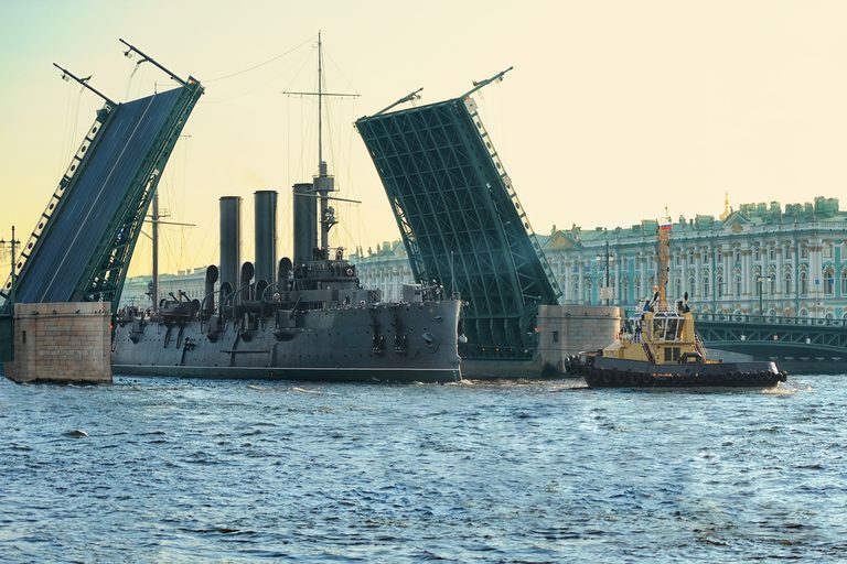 День военно-морского флота в Санкт-Петербурге (Кронштадт с посещением музея Военно-Морской Славы, теплоходная прогулка по рекам и каналам, 2 дня + ж/д)