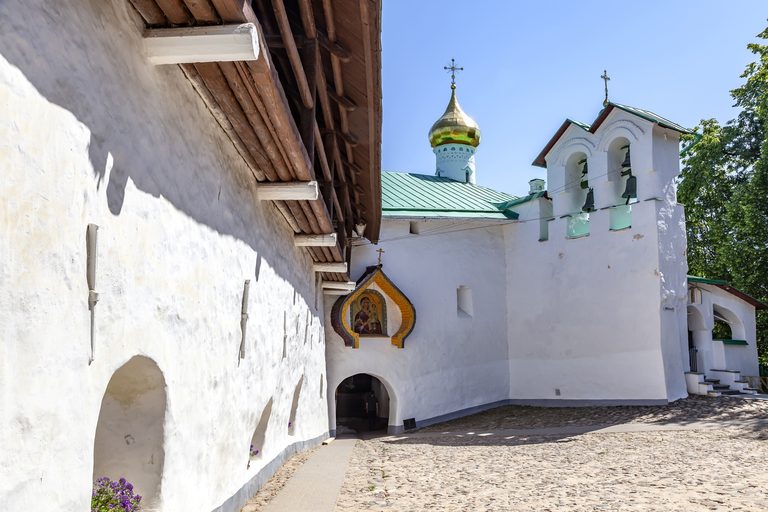 Псковский калейдоскоп (Талабские острова — усадьбы Михайловское и Тригорское в Пушкинских горах — Изборск — Печоры — Псков и Снетогорский монастырь, апрель-сентябрь, 4 дня + ж/д или авиа)