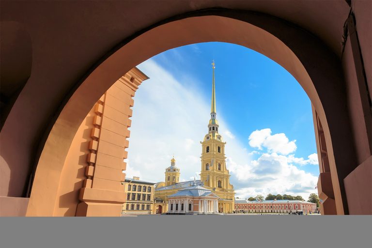 Великолепие Северной Столицы (Эрмитаж, Дворцовая площадь, Петергоф — Большой Петергофский Дворец, Нижний парк, Царское село — Янтарная комната, 3 дня + ж/д или авиа, май
