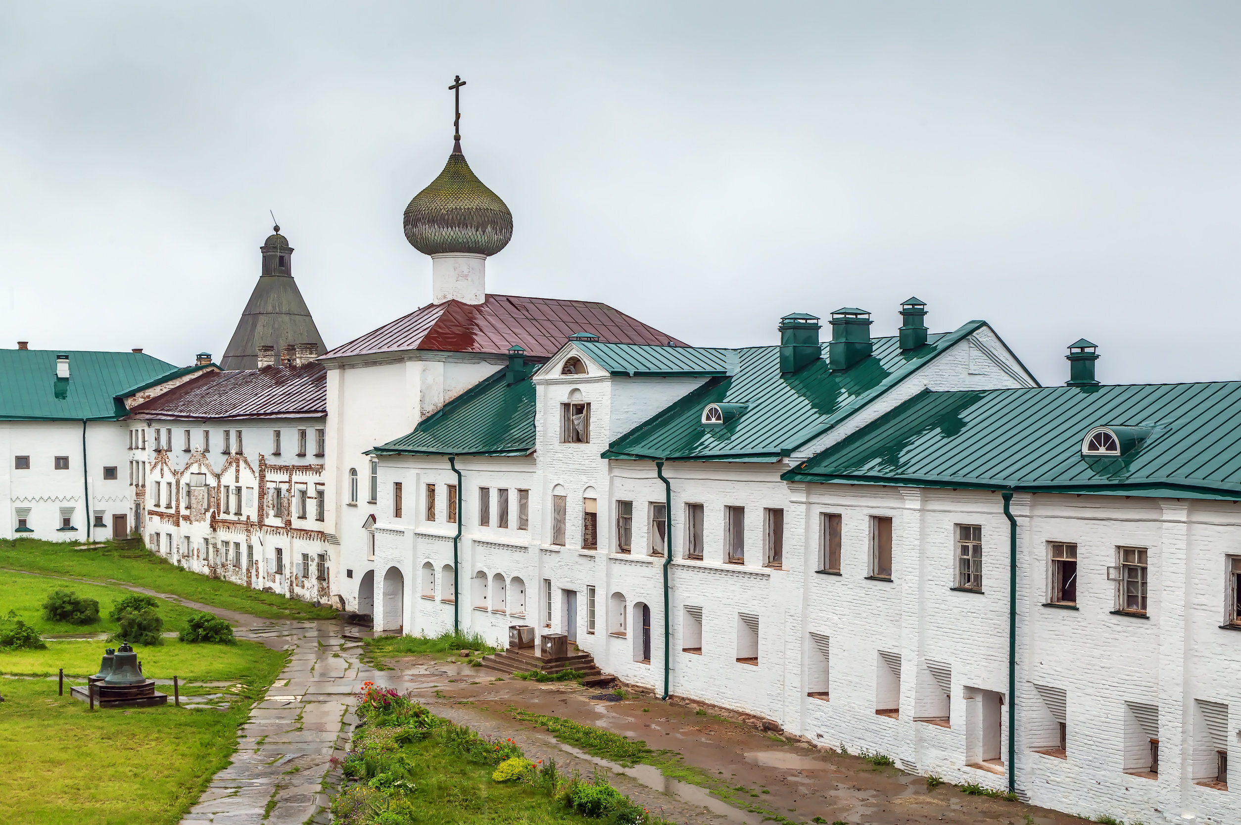 Наследие Соловецких островов (Гора Секирная и Свято-Вознесенский скит, Ботанический сад и Макарьевская пустынь, кремль, острова Большая Муксалма, Анзер и Большой Заяцкий, архипелаг Кузова, тур с выездом из Санкт-Петербурга, 4 дня +ж/д)