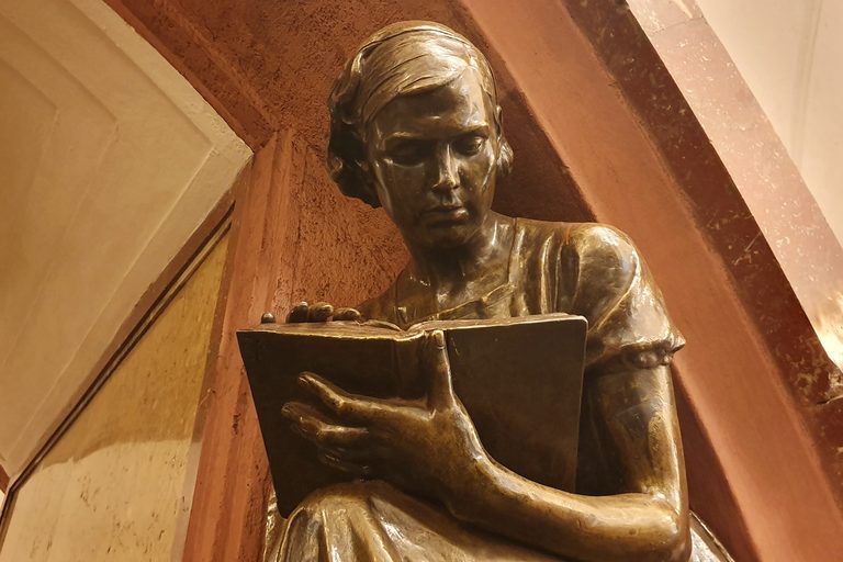 Семь подземных дворцов (экскурсия по самым красивым и необычным станциям Московского метрополитена, пешеходная)