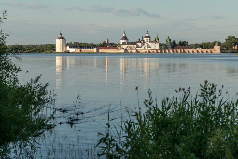 Большое путешествие по малым городам России (музей кружева, архитектурно-этнографический музей Семёнково, Ферапонтов монастырь с фресками Дионисия, Кенозерский нац. парк, деревенский обед и мастер-класс по вологодским ремеслам, 5 дней + ж/д)