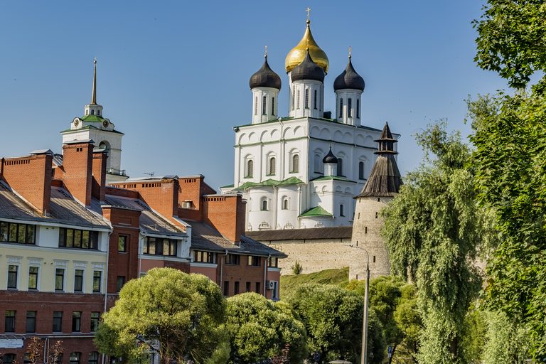 Жемчужины Пскова (Изборская крепость, Печерский монастырь, пешеходная прогулка по Запсковью, 2 дня + ж/д или авиа)