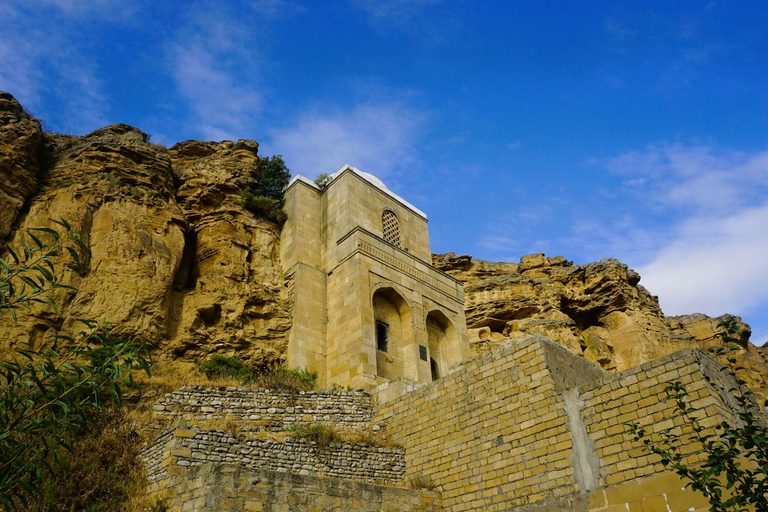 Тайны древних ремесел Азербайджана (родина Шамаханской царицы, горящая гора, ночь в сельском доме в Лагиче, парящий в воздухе мавзолей-мечеть, город-музей Гала, бакинский музей Ковра, 8 дней + авиа)