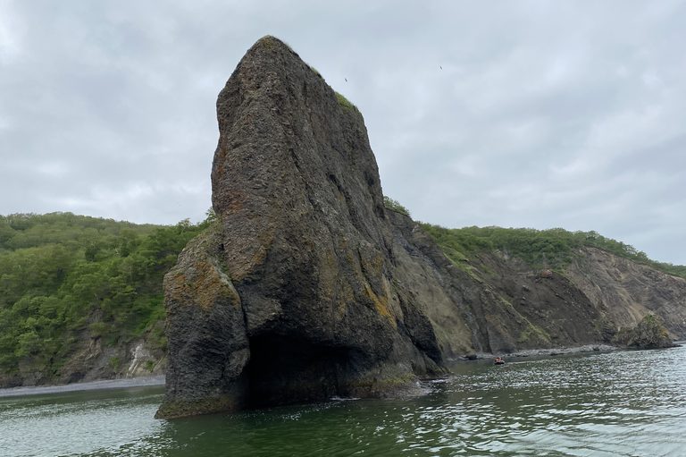 Камчатка: вода и пламя (морская прогулка, дачные горячие источники, сплав с рыбалкой по реке Быстрая, гора Верблюд, вулканы Горелый, Вачкажец и Авачинский, Халактырский пляж, 10 дней + авиа)