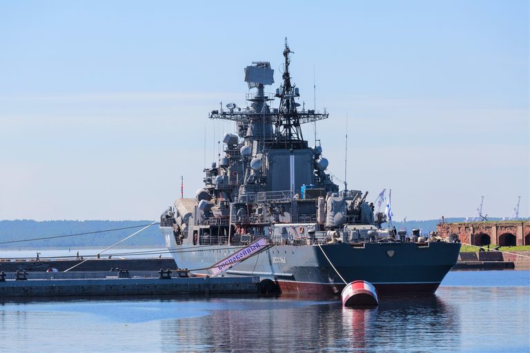 Блистательный Петербург (Кронштадт, Павловск, Петергоф, Царское село, Петропавловская крепость, прогулка по рекам и каналам, 5 дней + ж/д или авиа, май