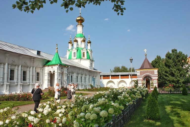 Дивная Ярославия (усадьба Некрасова в Карабихе, Ярославский кремль, замок Понизовкина, «чудо-село» Вятское, круиз по Волге в Толгу, автобусный тур, 2 дня)