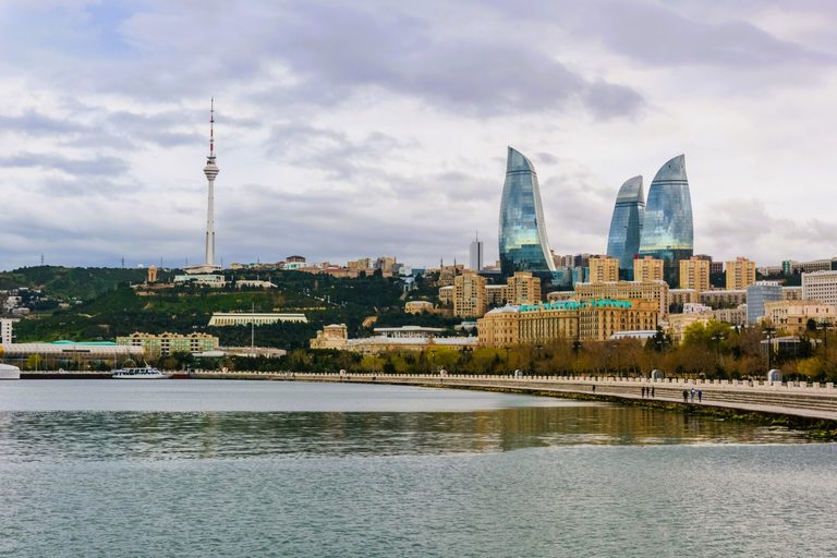 Азербайджан на краю Европы (дворец шекинских ханов, лечебные родники Дашкесана, Гумская Базилика, кавказская Албания, Султанский сад с ароматом воды, город поэтов Гянджа, дегустация шекинской пахлавы, горящая гора, Храм огня, 9 дней + авиа)