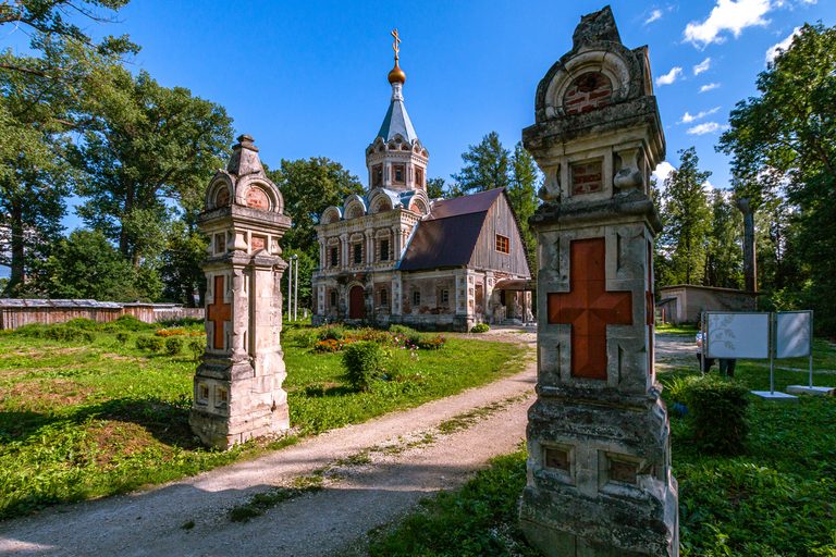 Замок, скалы Дюки, край северных Орхидей Хит