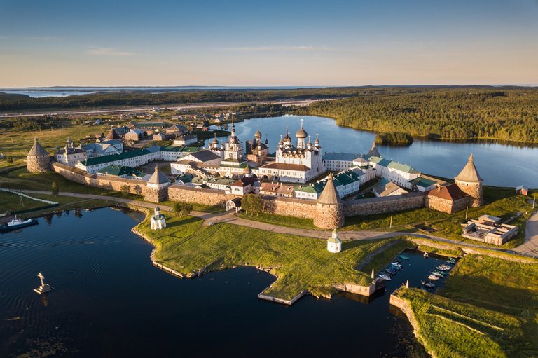 Соловецкий архипелаг в день России (кремль, Секирная гора, Ботанический сад, морская прогулка к острову Заяцкий, тур с выездом из Санкт-Петербурга, 3 дня + жд)