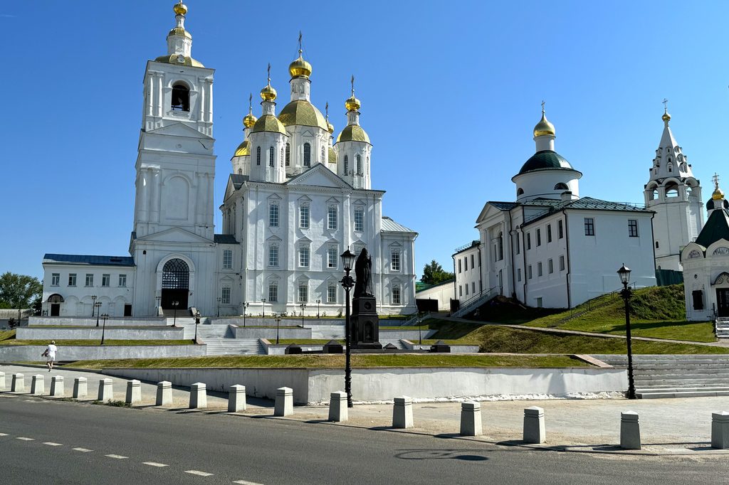 Светлая Пасха в дивном Дивеево (Муром — Дивеево — Арзамас, праздник Пасхи в пышно украшенном Серафимо-Дивеевском монастыре, с проживанием в центре Дивеево, автобусный тур, 2 дня)