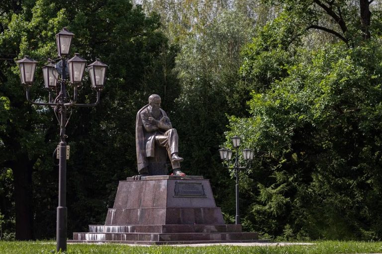 Лечебные воды Старой Руссы (две программы процедур на выбор, питание включено, пешеходная экскурсия по городу, дом-музей Достоевского, усадьба средневекового рушанина, 3 дня + ж/д)