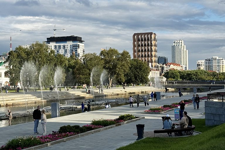 Урал: от Перми до Екатеринбурга (Каменный город, Парк истории реки Чусовой, Старый Демидовский завод в Нижнем Тагиле, историко-архитектурный музей в Невьянске, коллекция пермских деревянных богов в худ. галерее, панорама города Екатеринбурга с высоты 186 метров небоскрёба «Высоцкий», мастер-класс по приготовлению пермских посикунчиков, 4 дня + ж/д или авиа)