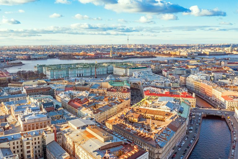 Полотна истории и архитектуры Северной Пальмиры (Эрмитаж и Петропавловская крепость, Большой Павловский дворец , Янтарная комната в Царском Селе, Петергоф и Ораниенбаум, прогулка на теплоходе по рекам и каналам Санкт
