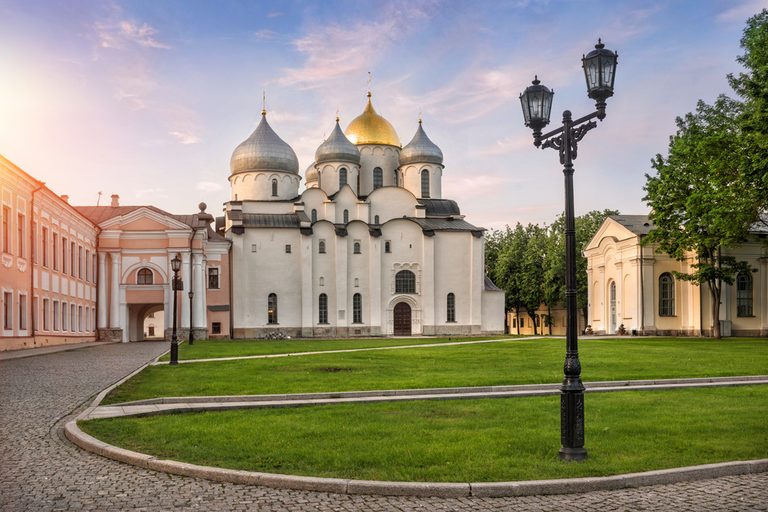 Легенды о славном Новгороде (Кремль, Ярославово дворище, Рюриково городище, музей деревянного зодчества Витославлицы, Валдай — музей колоколов, Иверский мужской монастырь, 3 дня + ж/д, май